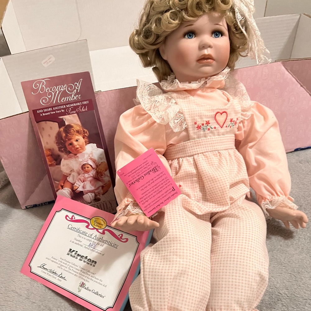 Brand new in mint condition, includes box and numbered certificate A876